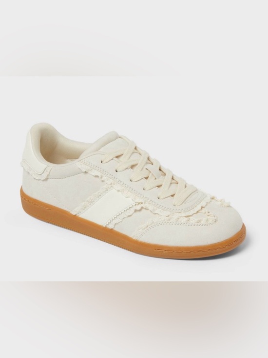 Universal Thread Shoes - Women’s Universal Thread Spencer Sneakers Cream White Memory Foam Size 7.5 NIB